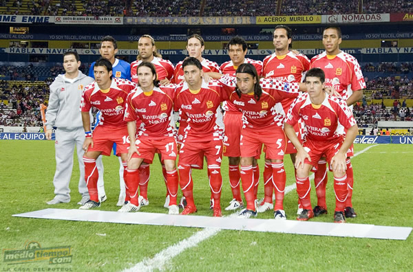 Tecos se toma la tradicional foto de equipo.