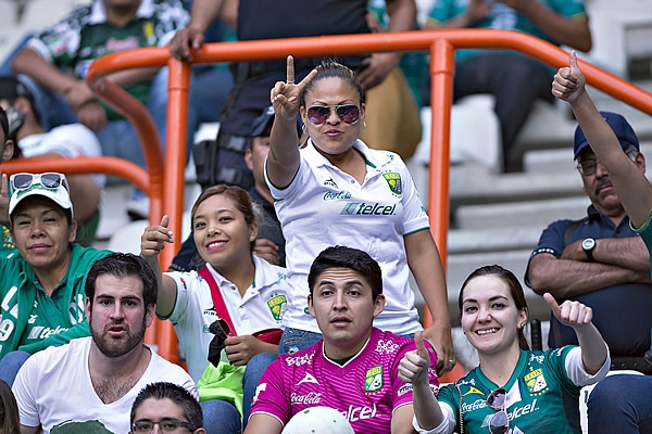 Aficionados de León hicieron el viaje a Pachuca.