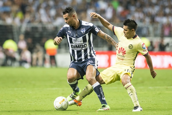 Cardona fue el hombre clave de Rayados en el primer tiempo.