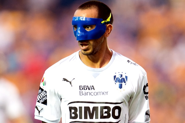 Castillo, el enmascarado rayado.