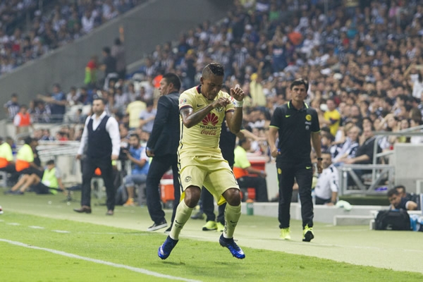 Michael Arroyo entró de cambio y firmo de tiro libre el 2-1.