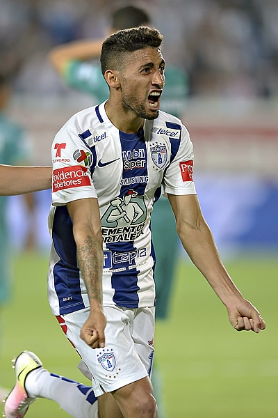 Urretaviscaya celebra el autogol de Novaretti.