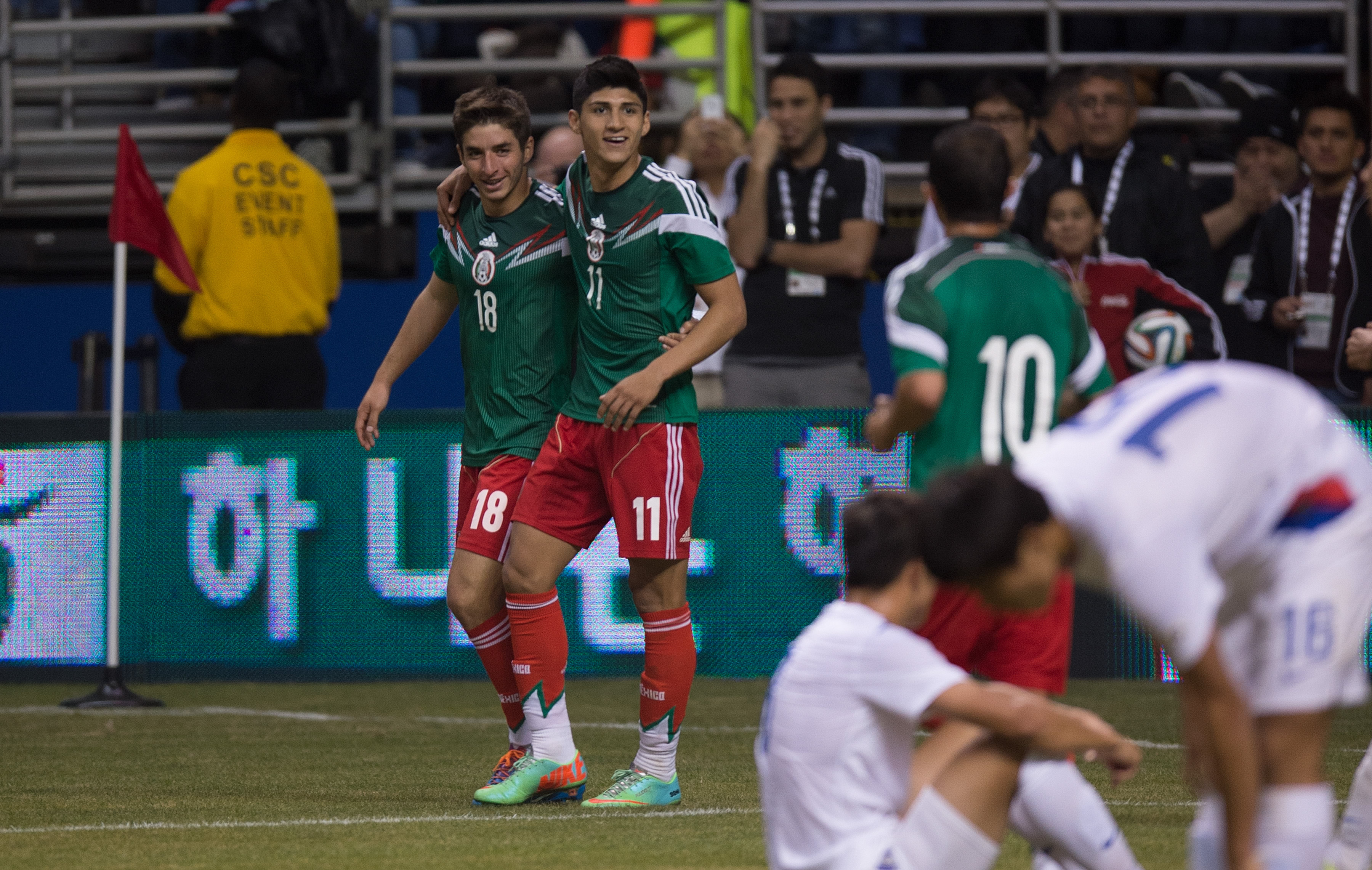En duelo previo al Mundial, debutó con el Tri ante Corea del Sur.