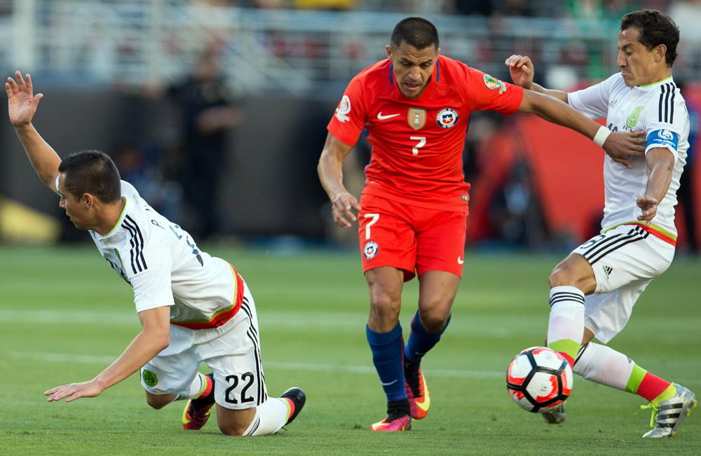México y Chile definen al último semifinalista de la Copa América.