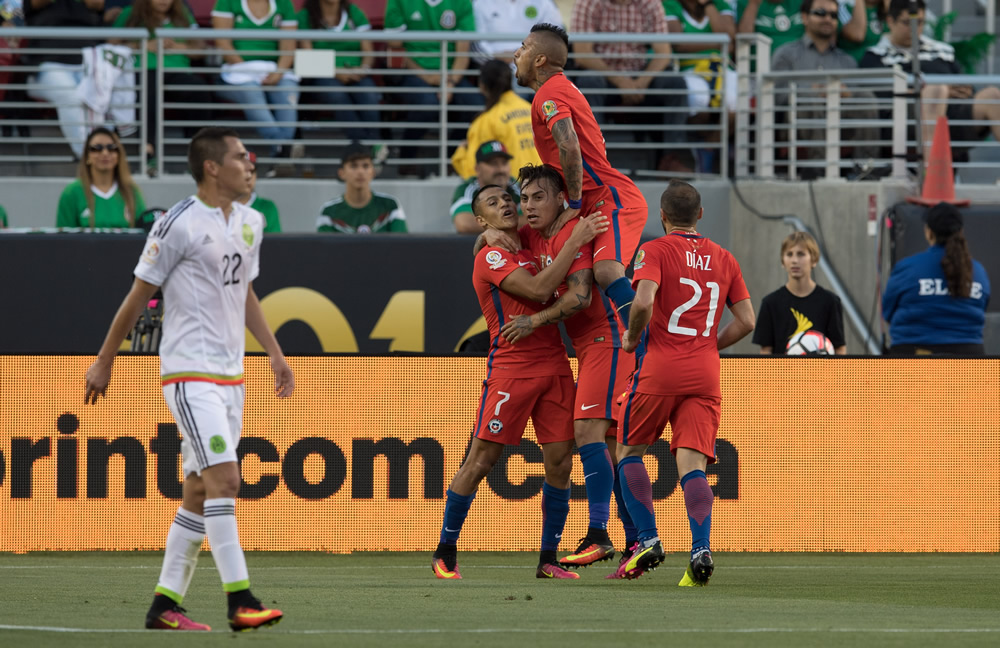 México y Chile definen al último semifinalista de la Copa América.