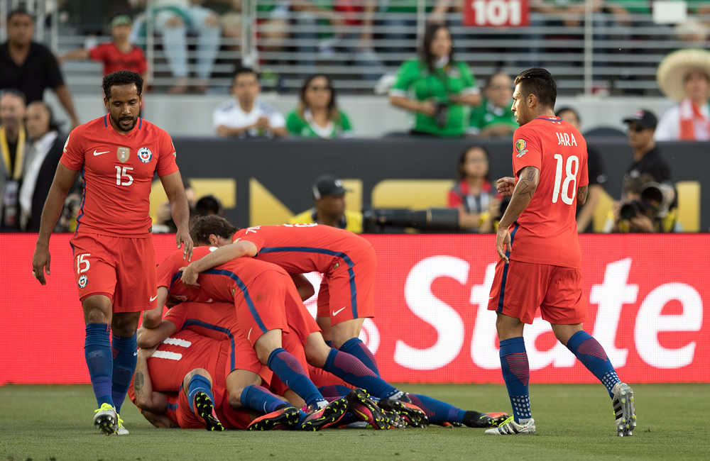 México y Chile definen al último semifinalista de la Copa América.