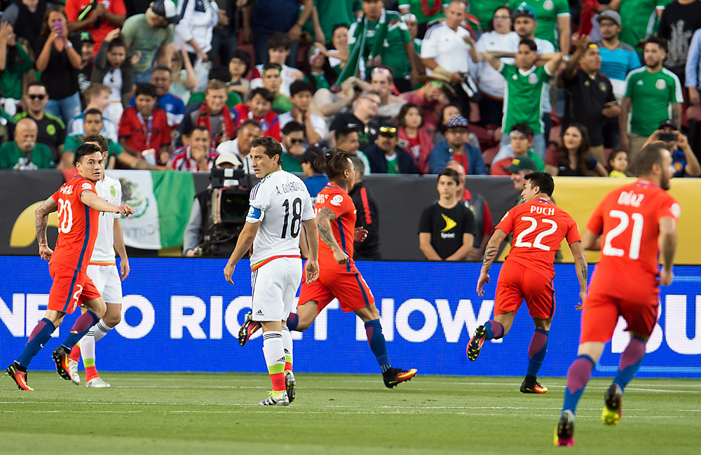 México y Chile definen al último semifinalista de la Copa América.