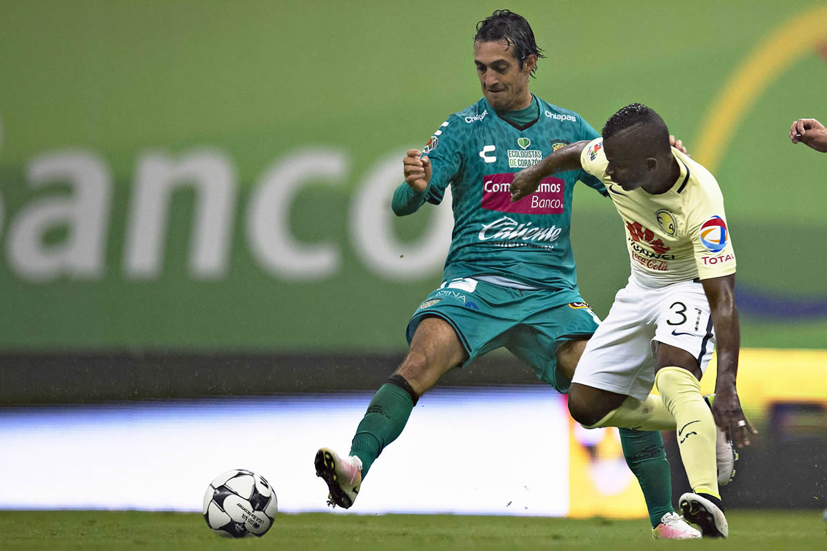 Jaguares buscaba el primero y apretaba la marca.