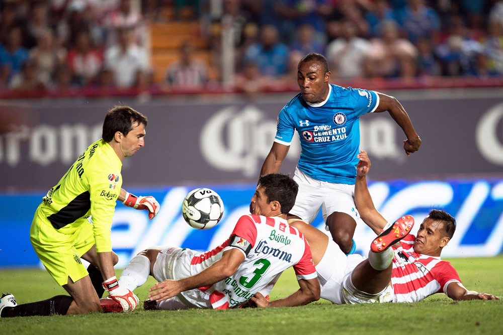 Cruz Azul nunca revolucionó y el Rayo se apagó