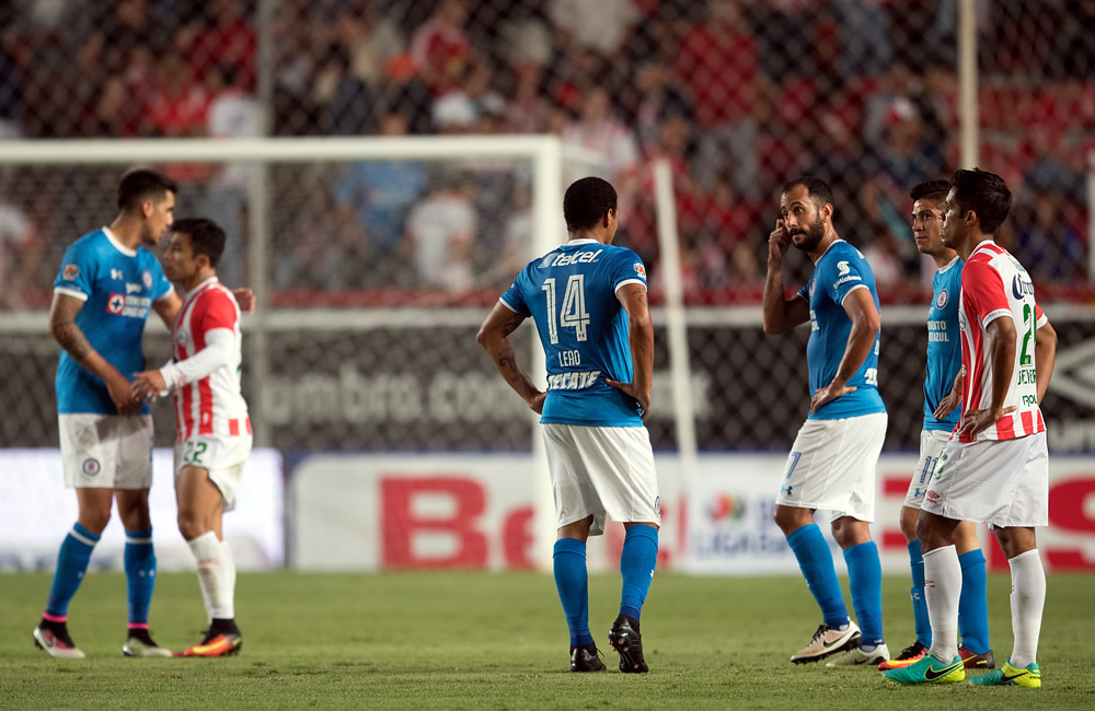 Cruz Azul nunca revolucionó y el Rayo se apagó