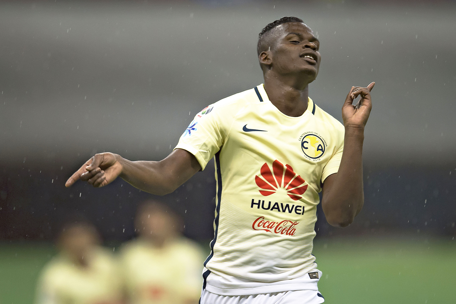 Darwin Quintero se estrenó con un golazo al minuto 50.