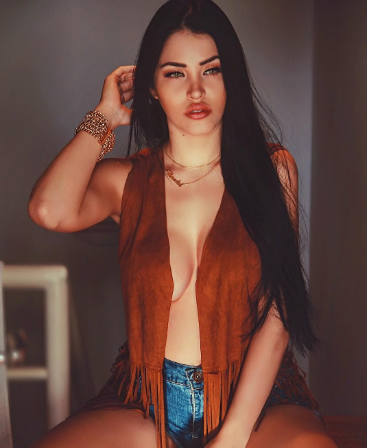 Para el fin: Cláudia Alende 