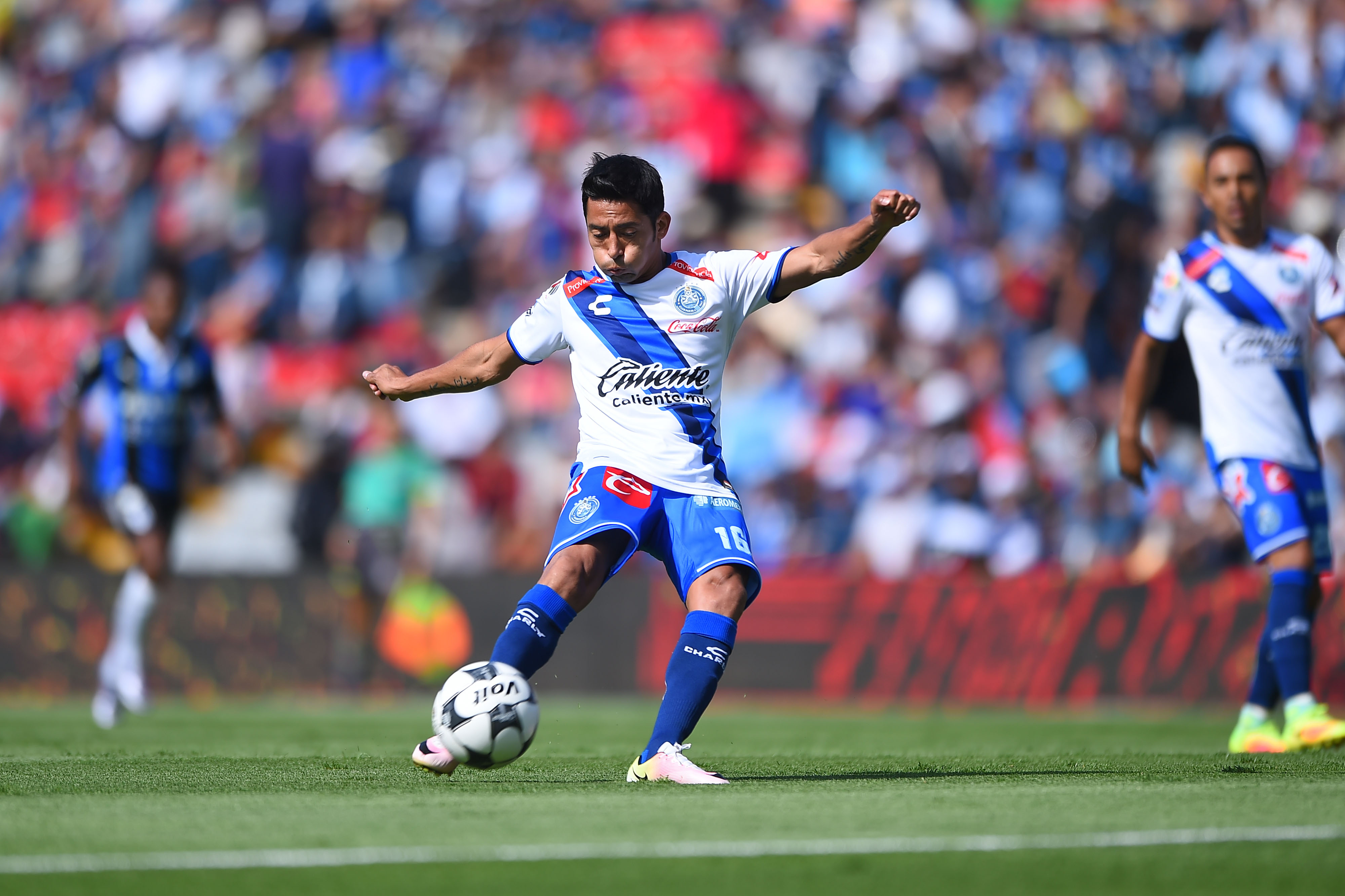 José Toledo pesó poco en media cancha.