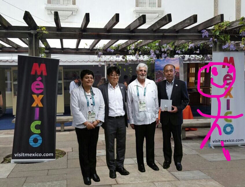 El montaje que hizo el COM a la comitiva japonesa fue inspiración de memes.