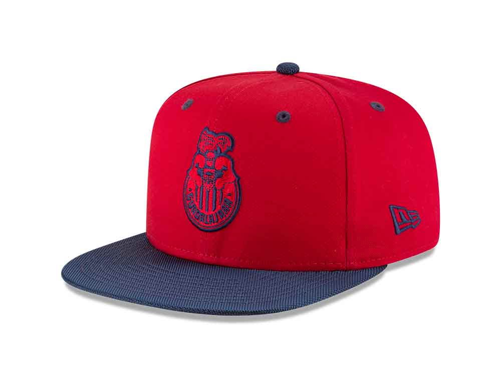 New Era lanzó línea de gorras para Chivas