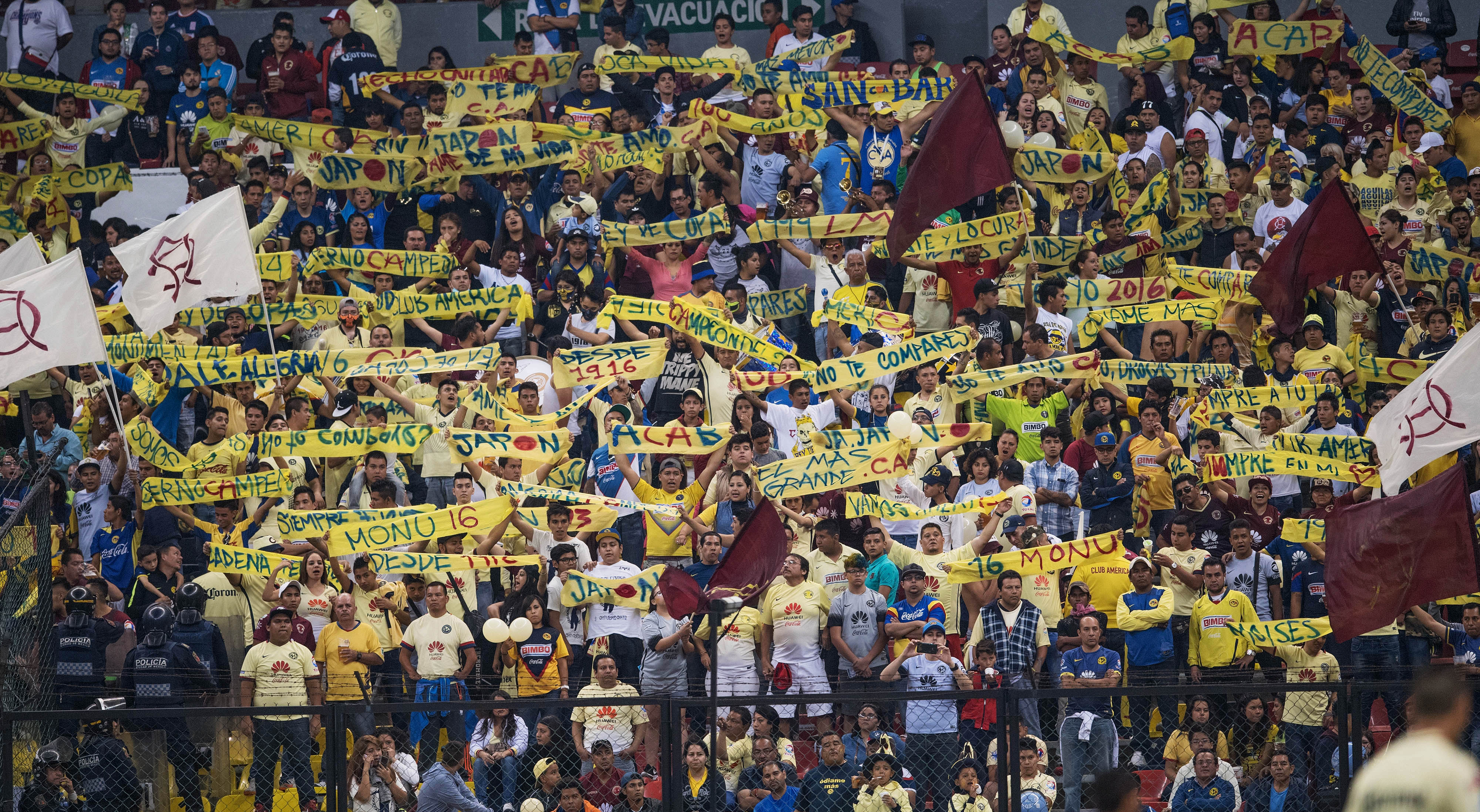 En el Azteca, Chivas, más 'c3rones' que el Águila 