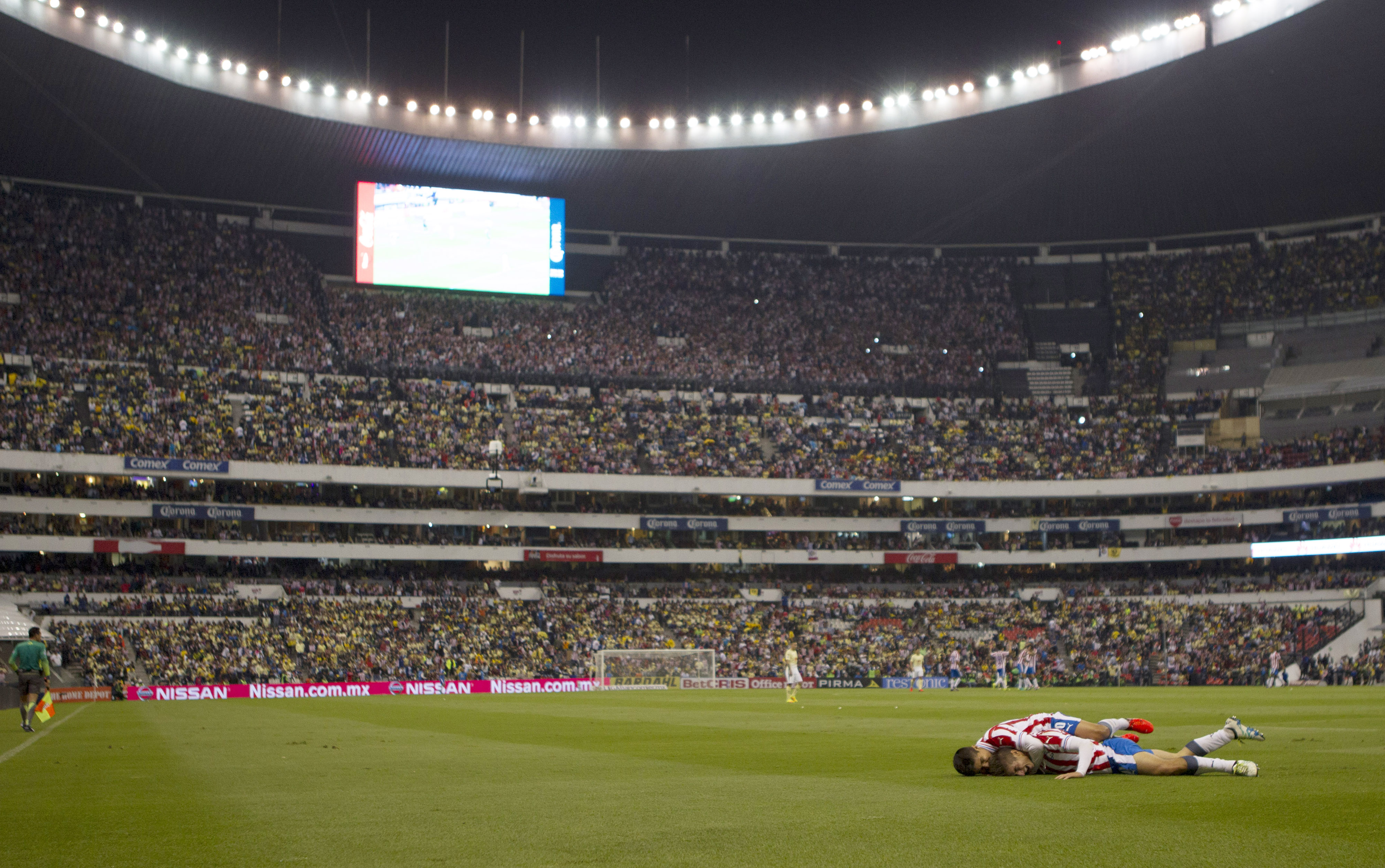 En el Azteca, Chivas, más 'c3rones' que el Águila 