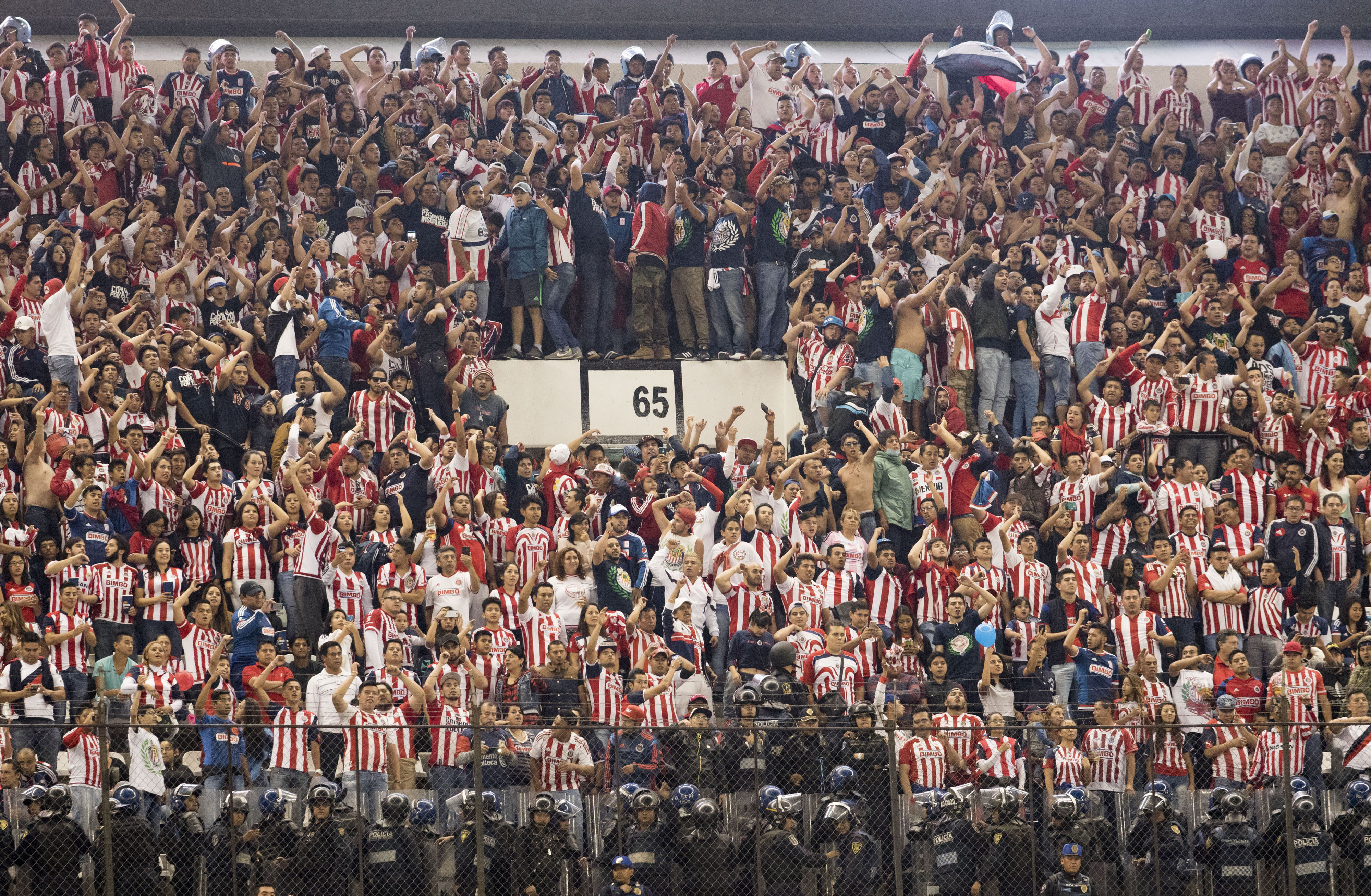 En el Azteca, Chivas, más 'ca3rones' que el Águila 