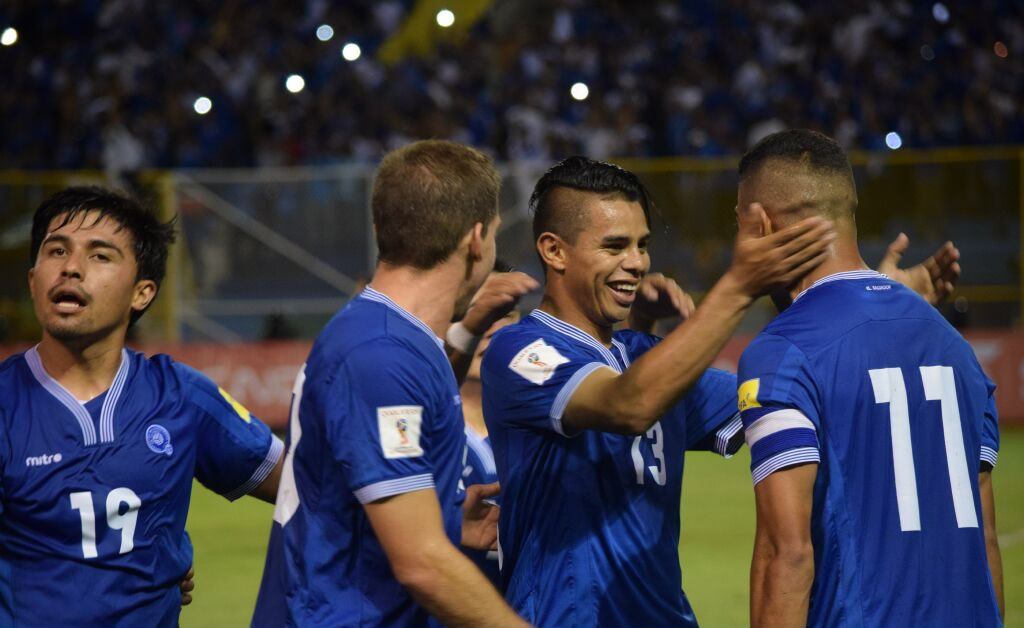 Así festejó su gol Alex Larín.