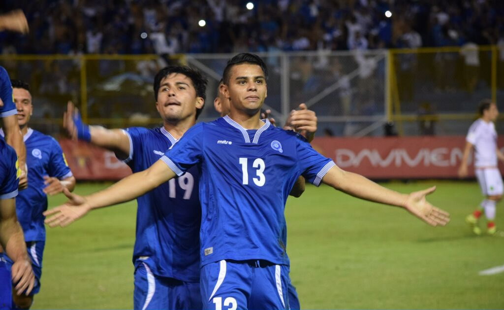 Así festejó su gol Alex Larín.
