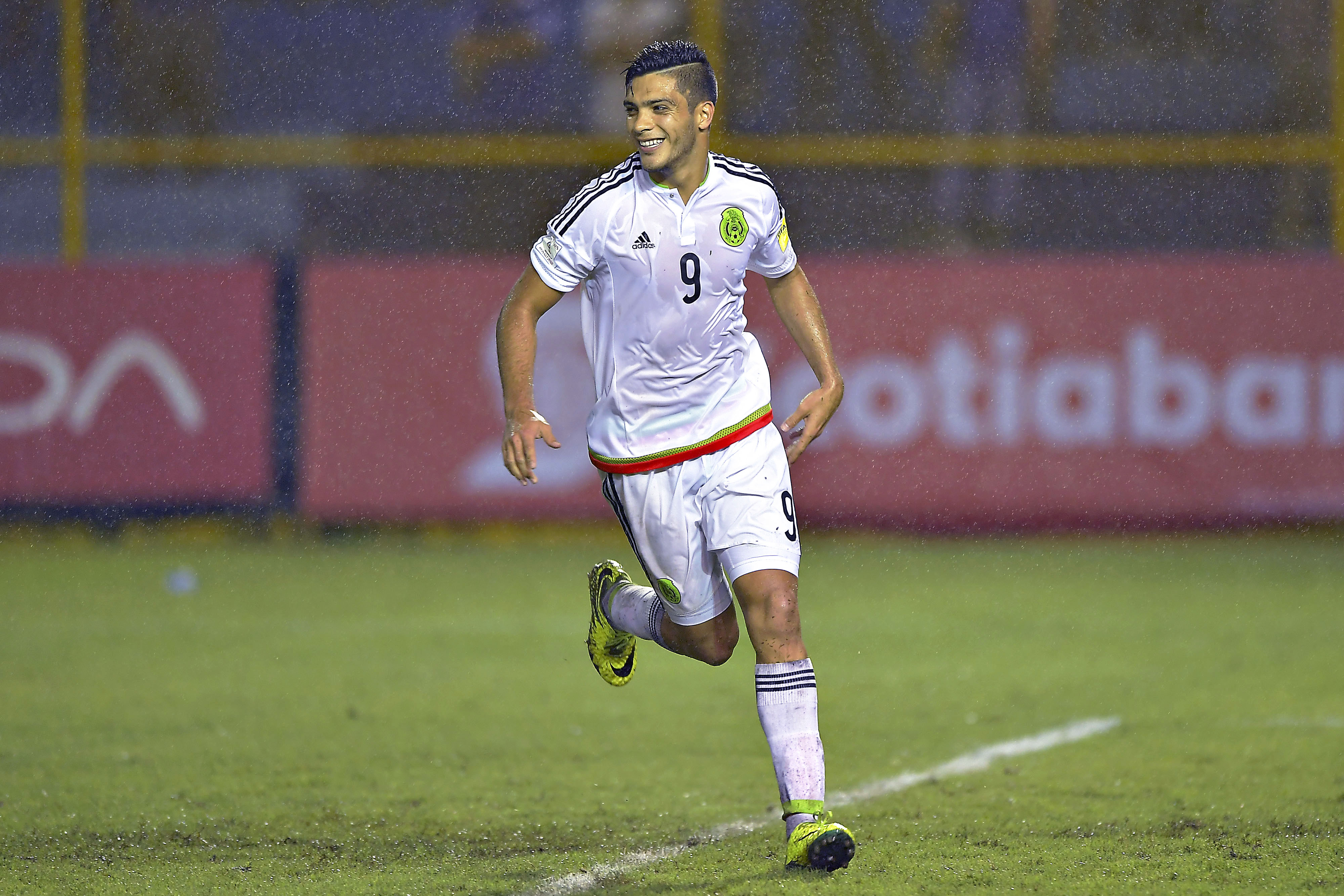 Jiménez selló la victoria del tricolor con un penal bien cobrado.