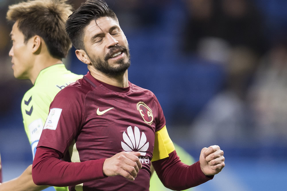 En los primeros minutos, Peralta dejó pasar la primera clara.