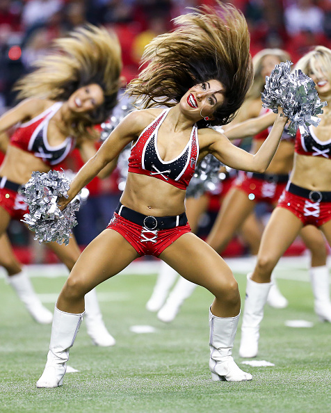 Falcons aventajan a Patriots con sus cheerleaders 