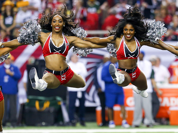 Falcons aventajan a Patriots con sus cheerleaders 
