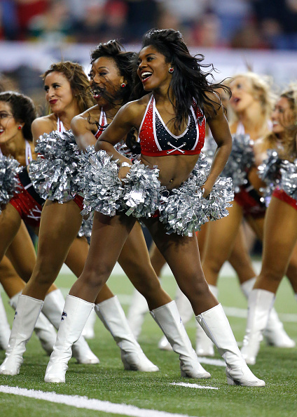 Falcons aventajan a Patriots con sus cheerleaders 