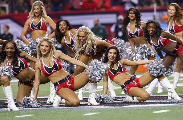 Falcons aventajan a Patriots con sus cheerleaders 