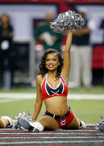 Falcons aventajan a Patriots con sus cheerleaders 