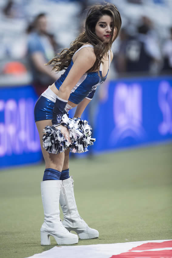 Las chicas más bellas en los estadios de la Liga MX durante el fin de semana.