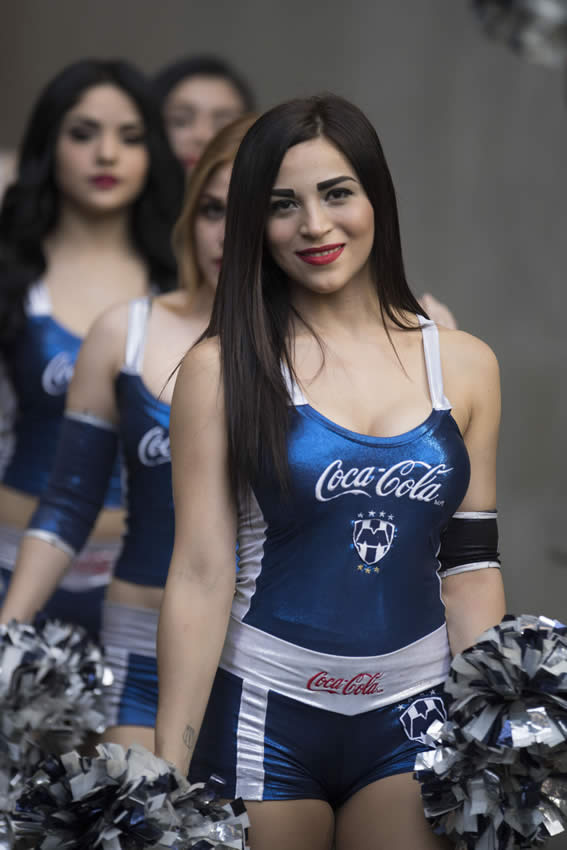 Las chicas más bellas en los estadios de la Liga MX durante el fin de semana.