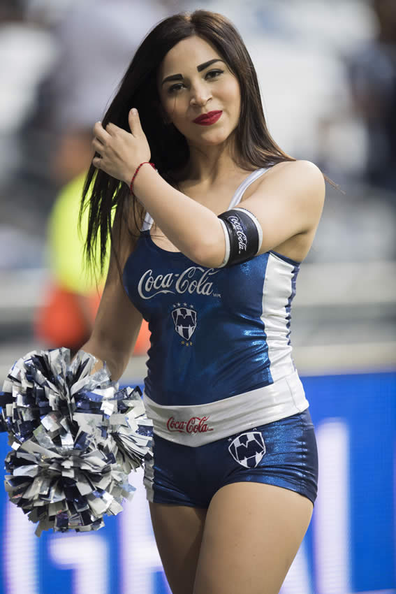 Las chicas más bellas en los estadios de la Liga MX durante el fin de semana.