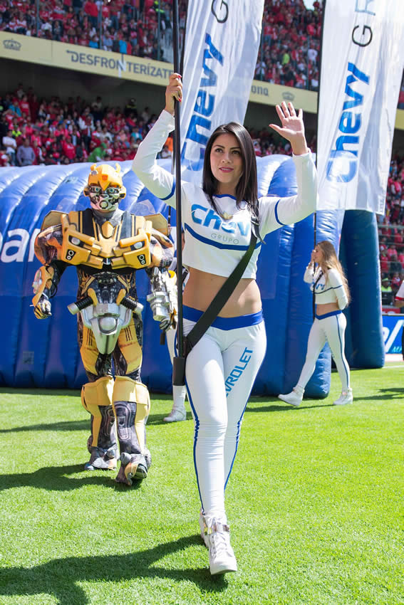 Las chicas más bellas en los estadios de la Liga MX durante el fin de semana.