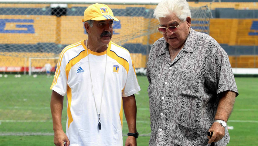 Miloc siguió de cerca los movimientos del cuadro regio.