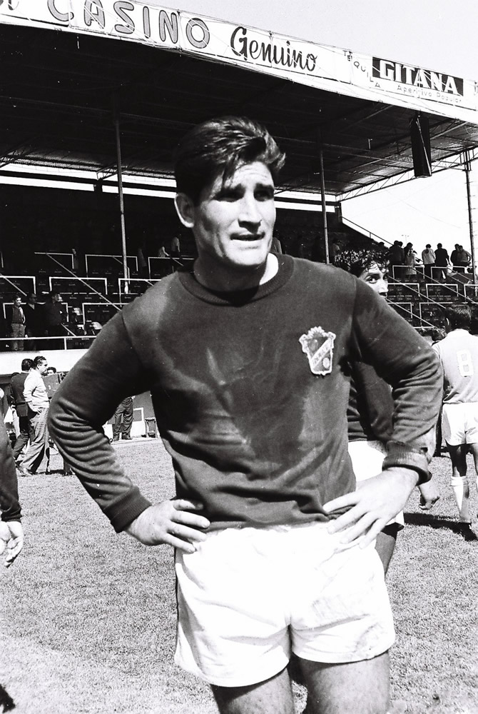 Tuvo una corta gira con Irapuato.