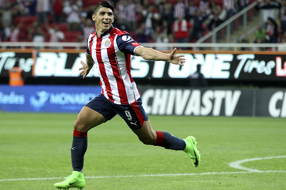 Alan Pulido hizo la gran jugada de la noche. (Foto: Imago 7)