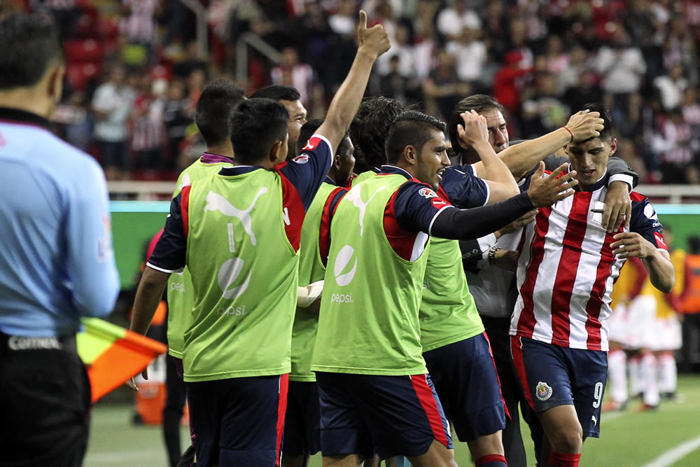 Todos quedaron impactados por el gol de Pulido. (Foto: Imago 7)