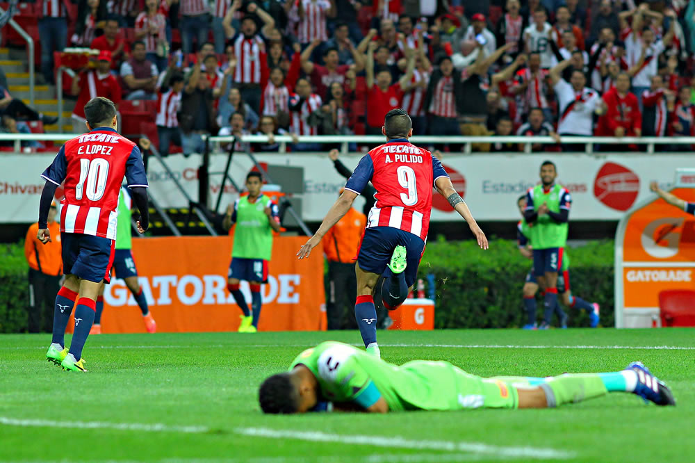 La postal de la noche en el Estadio Chivas. (Foto: Imago 7)