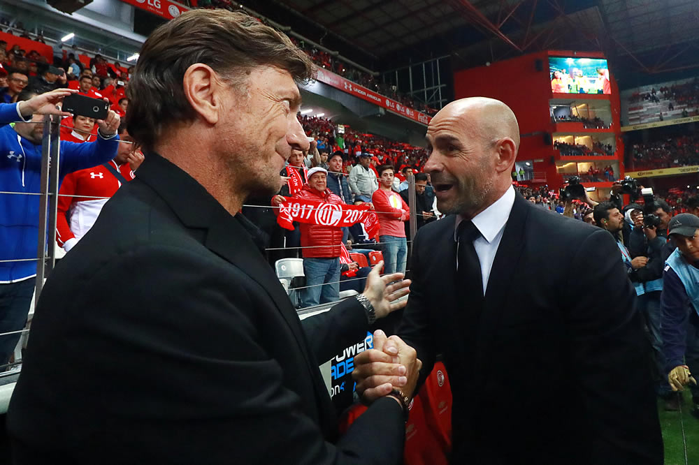 Jémez tuvo una cálida bienvenida en el Estadio Nemesio Diez.