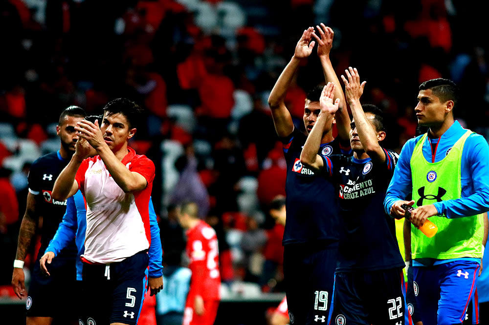 Al final le agradecieron al respetable que llenó el estadio.