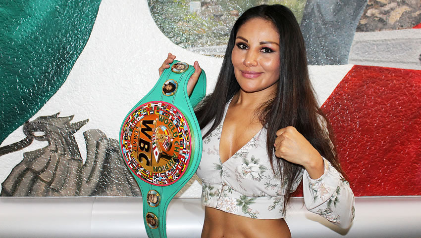 Barbie Juárez recibió corona de triple Campeona MundialMediotiempo