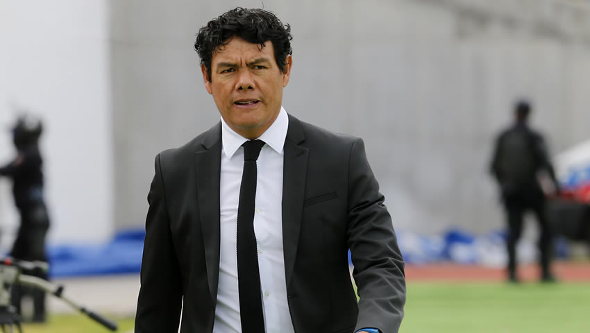 El Tiburón Sánchez fue cesado del banquillo melenudo.