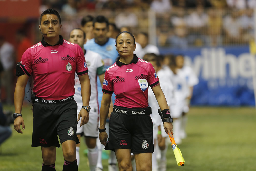 La última batalla por el ascenso a Primera, en imágenes  