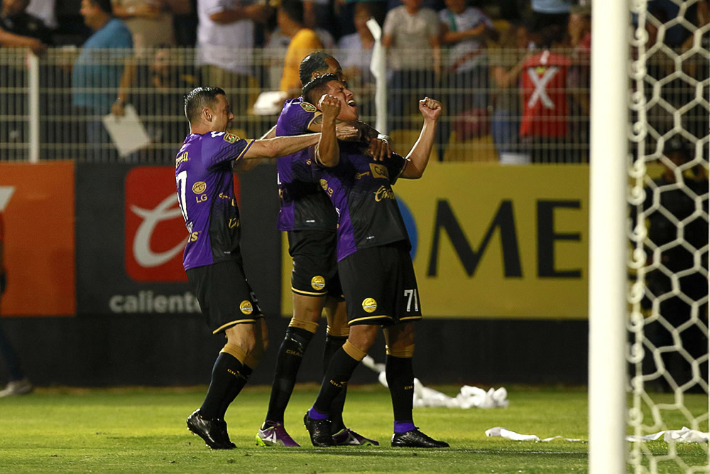 La última batalla por el ascenso a Primera, en imágenes  