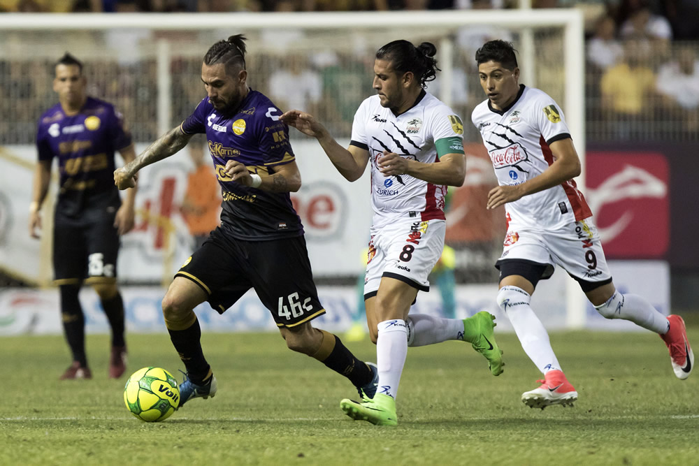 La última batalla por el ascenso a Primera, en imágenes  