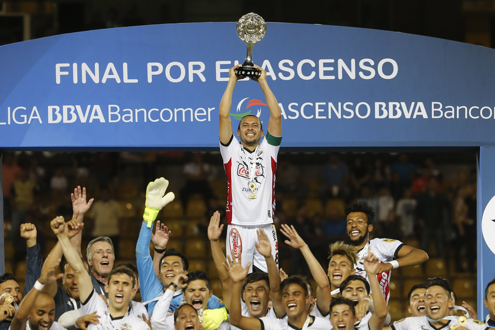La última batalla por el ascenso a Primera, en imágenes  