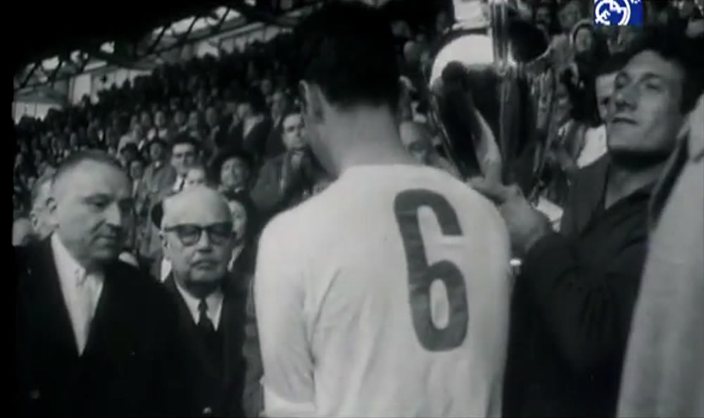 En 1958 llegó la TERCERA Copa para el Real Madrid; doblegó 3-2 al Milan.