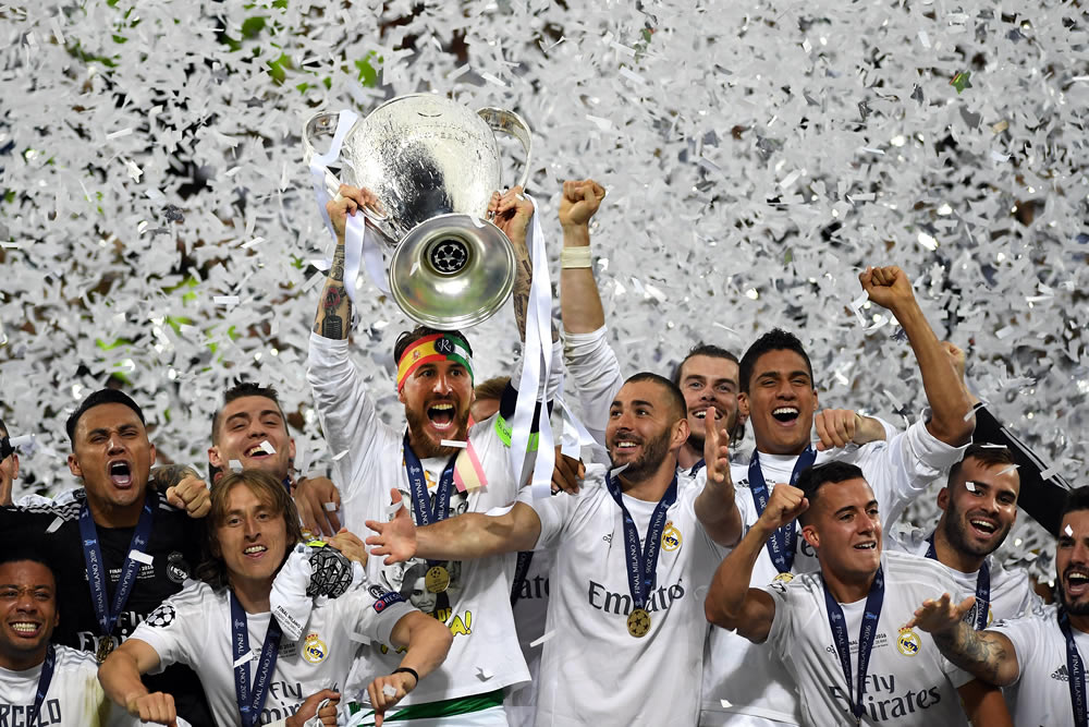 Fue su Champions League número 11 en el 2016. Ramos celebra con la orejona.
